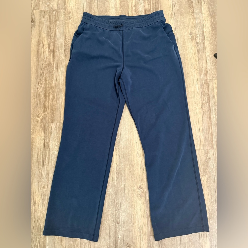 Lululemon‎ Softstreme High-Rise Pant size 12 
Navy blue
